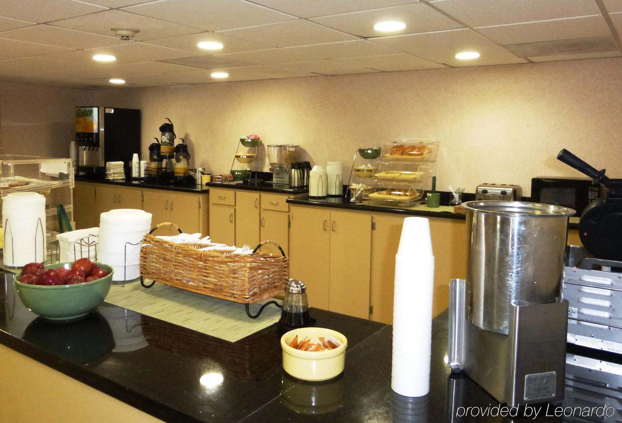 Quality Inn Emporia Buitenkant foto